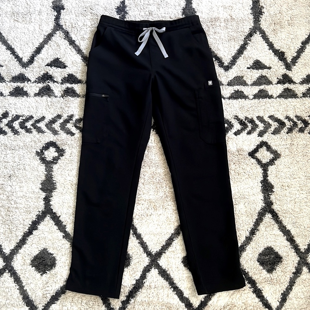 Comfortable and Flattering Figs Yola Skinny Scrub Pants!